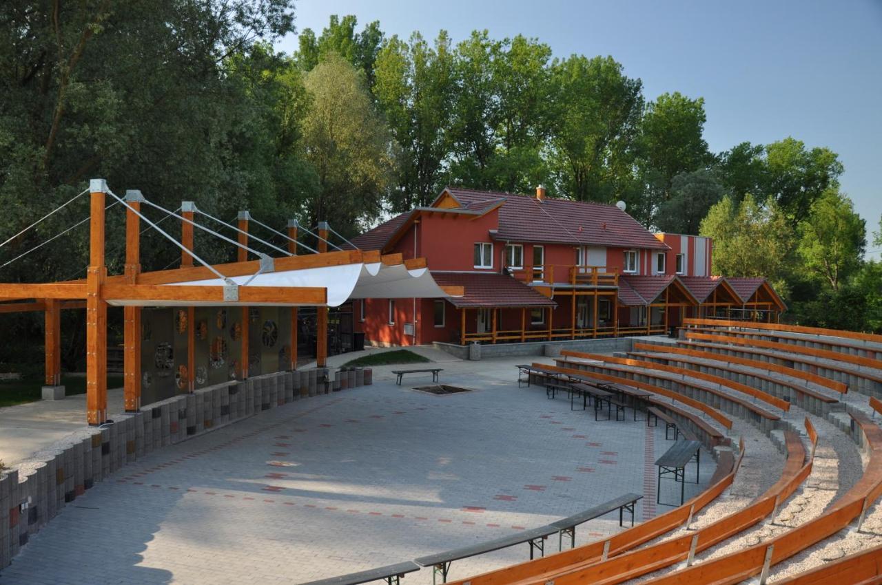 Penzion Amfik Bukovina Popovice  Exterior foto