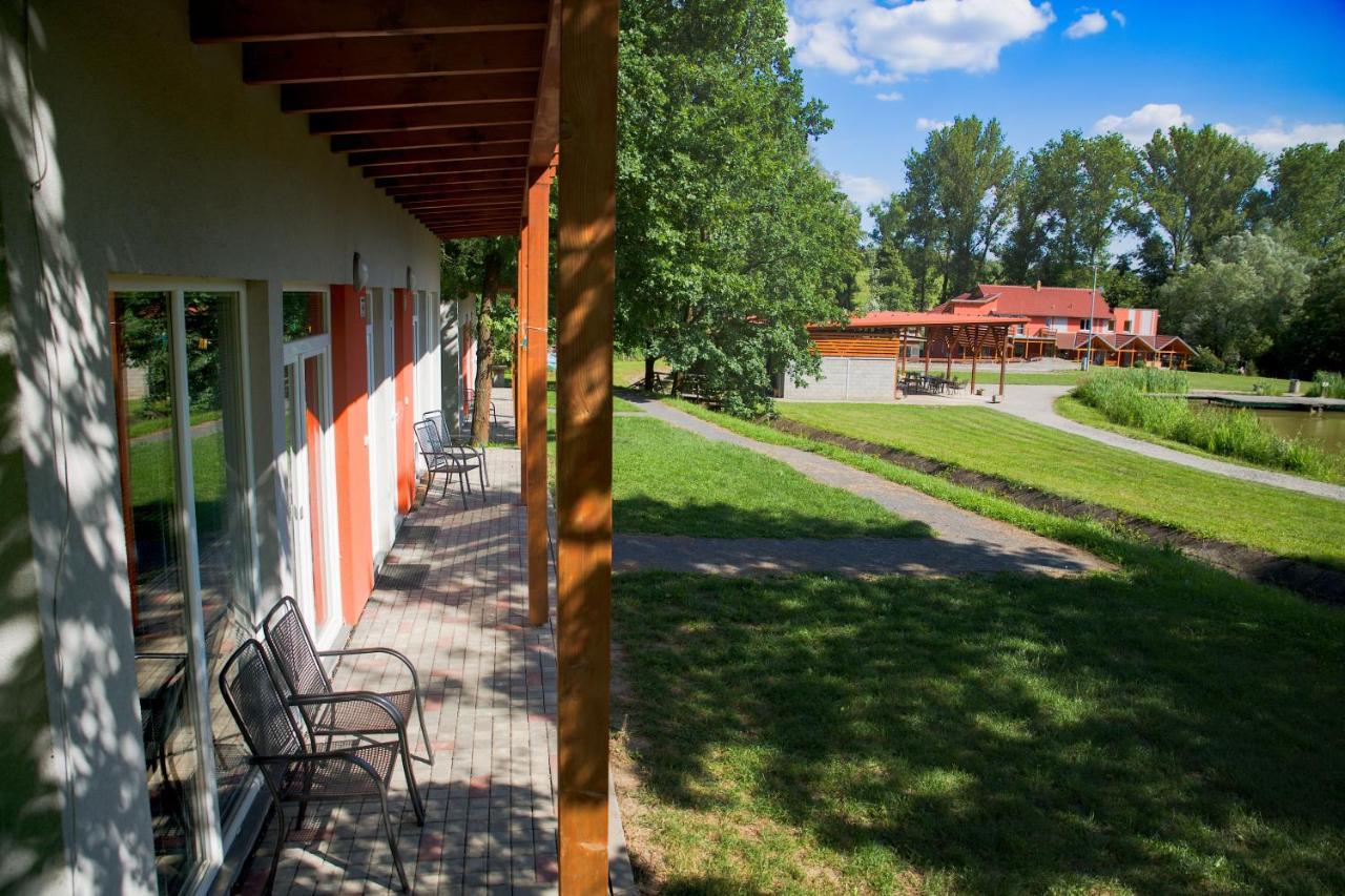 Penzion Amfik Bukovina Popovice  Exterior foto
